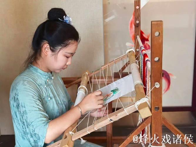 江西莲花县：一针一线 织就芳华